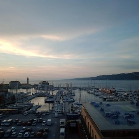 Apartamento Mansarda Centrale Vista Mare Trieste Exterior foto