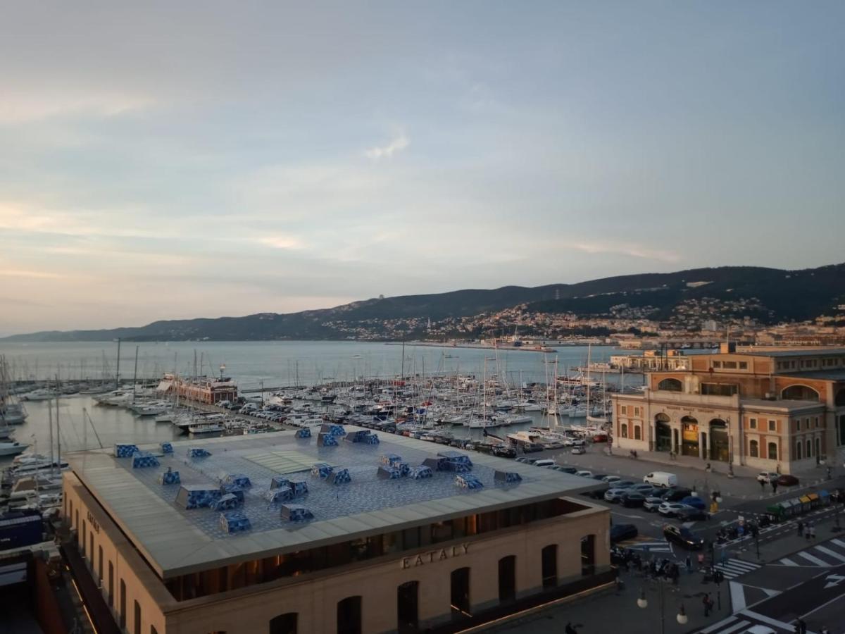 Apartamento Mansarda Centrale Vista Mare Trieste Exterior foto